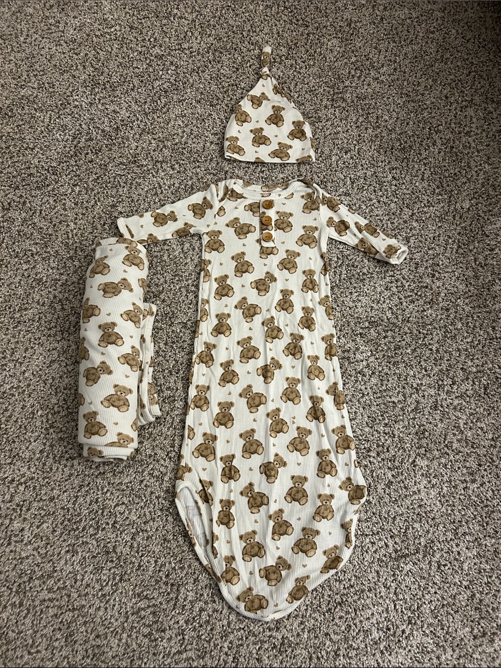 Caden Lane- Beary Sweet Bamboo Waffle Oversized Swaddle Blanket, Gown & Hat Set!